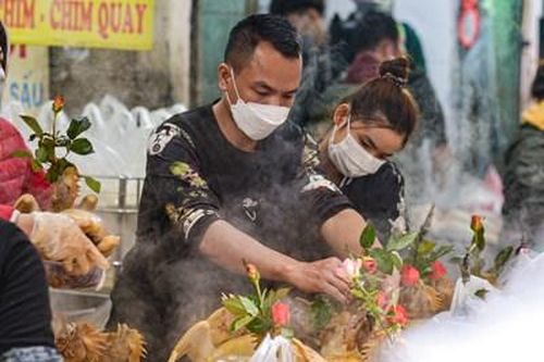 Trải nghiệm chợ 'nhà giàu' ở Hà Nội trong ngày 29 Tết