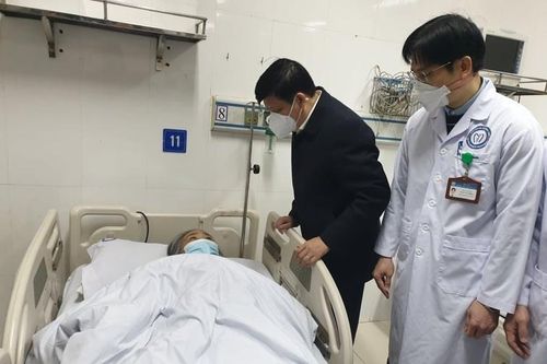 Bộ trưởng Y tế thăm, kiểm tra công tác trực cấp cứu tại 3 bệnh viện