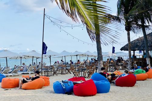 Khách du lịch trở lại Nha Trang đón Tết, nhiều resort 'cháy' phòng