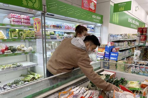 Ngày 29 Tết, hàng tươi sống tại siêu thị giảm giá tới 50%