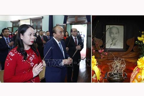 Chủ tịch nước Nguyễn Xuân Phúc dâng hương tưởng nhớ Chủ tịch Hồ Chí Minh