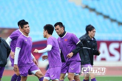 Thầy Park dặn dò kĩ Tấn Tài trước cuộc đối đầu với ĐT Trung Quốc
