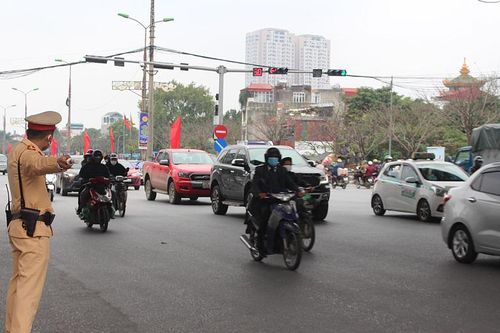 Hình ảnh giao thông Hà Nội khác lạ ngày cuối cùng năm Tân Sửu