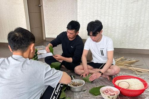 Lao động ngậm ngùi đón Tết nơi xứ người