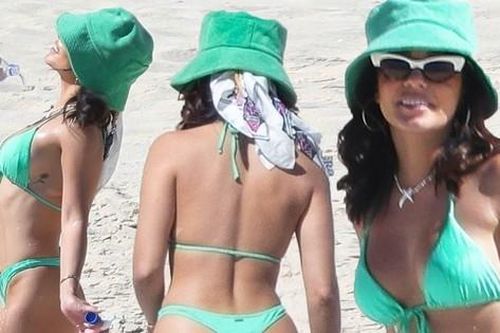 Vanessa Hudgens cực nóng bỏng với bikini ở biển