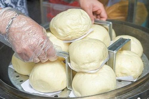 Quán bánh bao Hà Nội 30 năm tuổi 'vừa chảnh vừa đắt', khách xếp hàng dài chờ mua