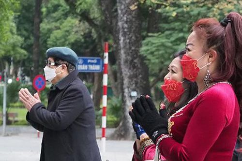 Người Hà Nội đi lễ đầu năm thời COVID