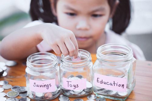 Cách giúp trẻ biết tiết kiệm tiền từ khi còn nhỏ