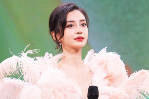 Tạo hình của Dương Mịch, Angelababy trong show chào năm mới