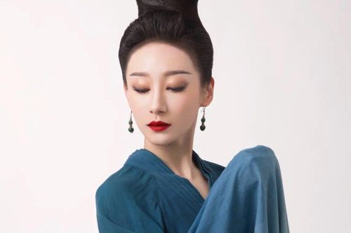 Nữ diễn viên múa nổi tiếng sau đêm Giao thừa