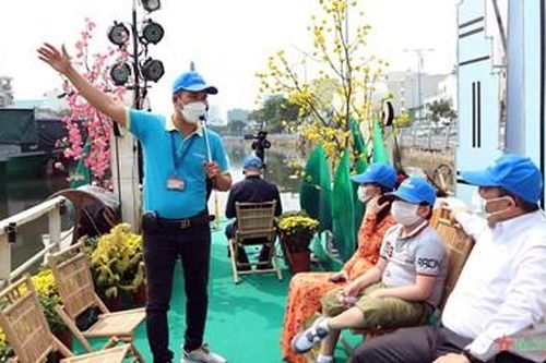 Thành phố Hồ Chí Minh: Nhiều đoàn khách du lịch xuất hành đầu năm mới