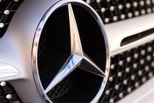 Hãng ô tô Daimler chính thức đổi tên thành Mercedes-Benz