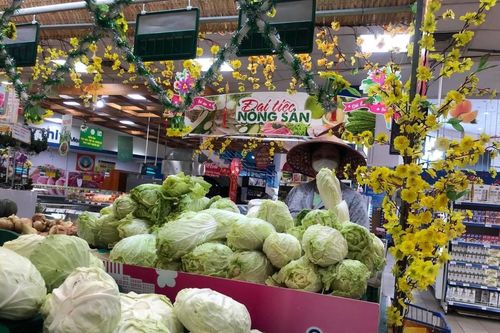 Mùng 2 Tết: Chợ, siêu thị vắng khách ngày mở hàng đầu năm