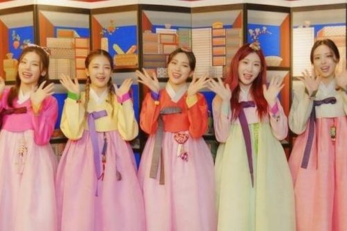 Ngắm dàn idol K-pop trong bộ Hanbok truyền thống đón Tết Nguyên đán 2022
