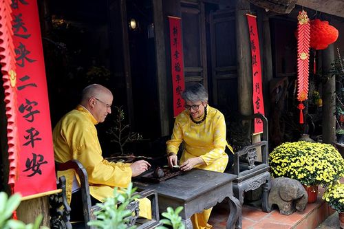 Người nước ngoài háo hức trải nghiệm Tết Việt Nam