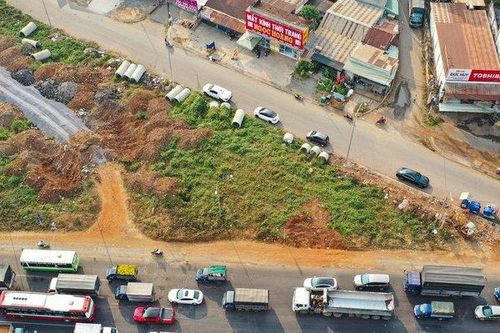 Người dân du xuân, tuyến cao tốc Tp.HCM - Long Thành - Dầu Giây kẹt xe kéo dài