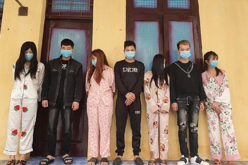 'Mở tiệc' ma túy thác loạn trong nhà nghỉ, 3 cô gái cùng 2 nam thanh niên mất Tết