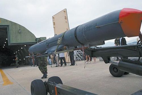 NATO toan tính gì khi muốn kiểm tra các căn cứ quân sự của Nga?