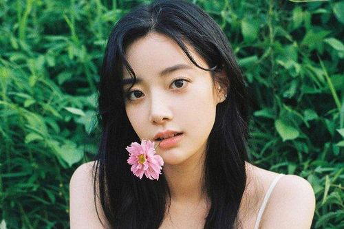 Nữ ca sĩ kiện thành viên cùng nhóm