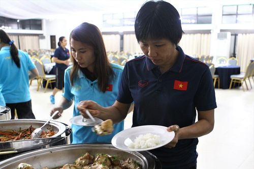 Tuyển nữ Việt Nam được bổ sung thực phẩm tại Ấn Độ