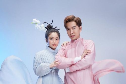 Nhà thiết kế Ivan Trần tung bộ ảnh áo dài Tết bên 2 mẫu nhí ruột