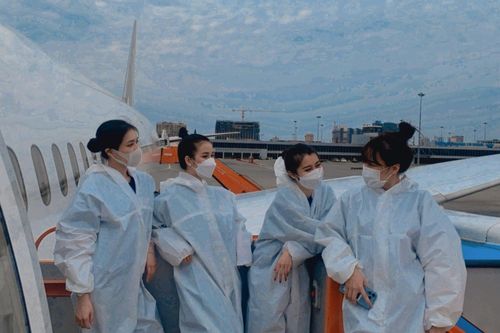 Vị khách trên chuyến bay cuối năm khiến nữ tiếp viên rơi nước mắt