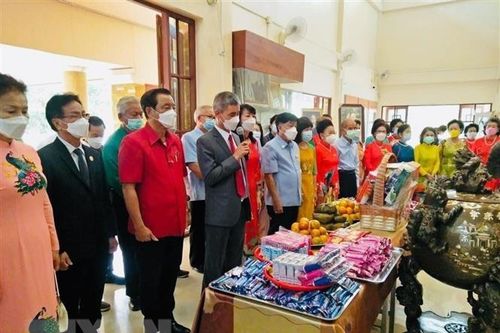 Ấm áp Tết cổ truyền Việt Nam trên những nẻo đường châu Á