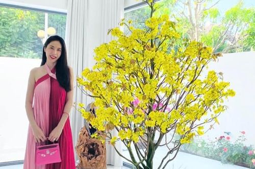 Sau loạt sóng gió, Thủy Tiên lên đồ rực rỡ, check-in tại nơi được cho là cơ ngơi mới của hai vợ chồng