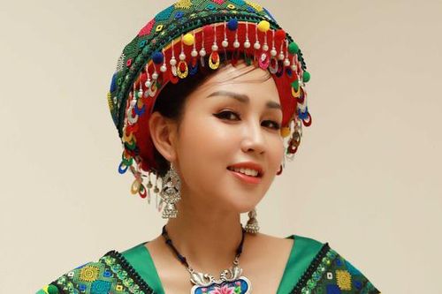 Sao Mai Khánh Ly mới mẻ, đa sắc trong ca khúc về Đảng