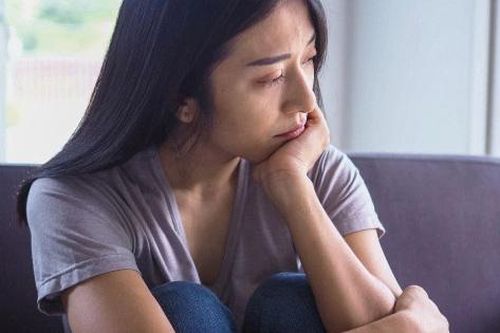 Vừa đưa phong bì chúc mừng chị chồng mới sinh con, tôi liền bị cả nhà chồng ghét bỏ, nguyên nhân khiến tôi ấm ức cả tuần nay