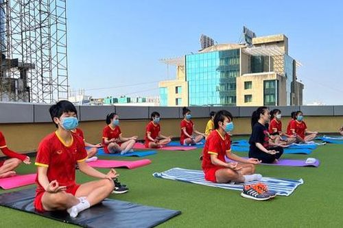 Đội tuyển nữ Việt Nam tập thiền