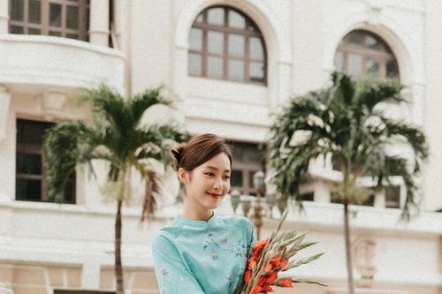 Khả Ngân khoe nét đẹp nhẹ nhàng trong bộ ảnh áo dài