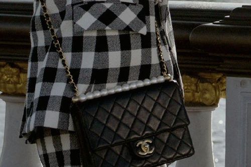 Hóa ra Chanel cũng làm hàng 'fake'!