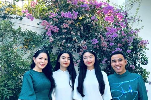 Hai con gái MC Quyền Linh xinh xuất sắc, cao vượt cả bố mẹ
