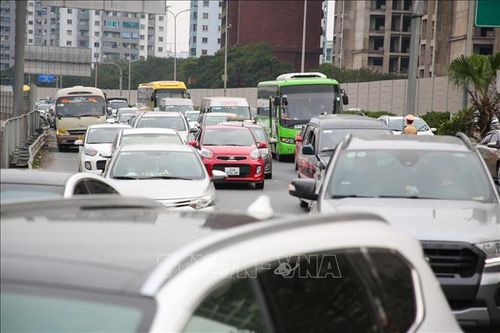 Chiều mùng 4 Tết, lối ra cao tốc Pháp Vân - Cầu Giẽ ùn tắc 2 km
