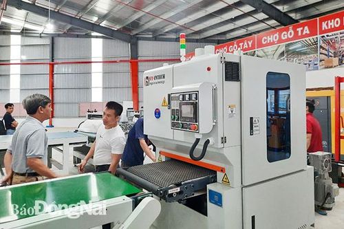 Sẽ xây dựng trung tâm triển lãm chuyên sâu và sàn giao dịch điện tử về đồ gỗ