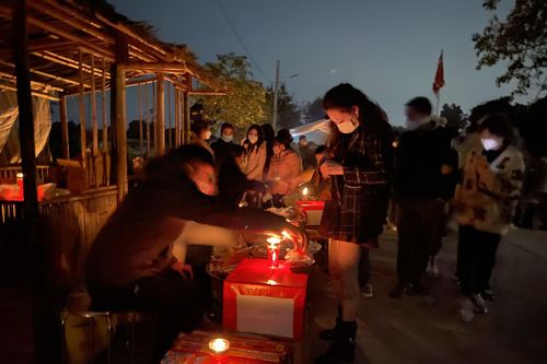 Độc đáo 'phiên chợ Âm - Dương' làng Ó, người mua kẻ bán không nói lời nào