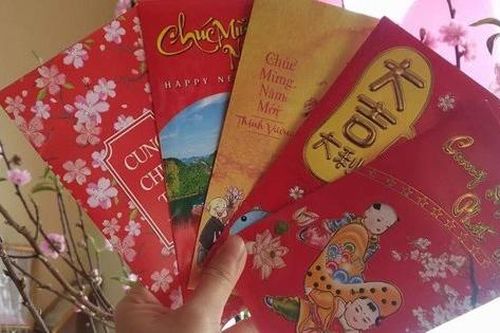 Mẹ chồng đòi giữ hết tiền mừng tuổi của các cháu