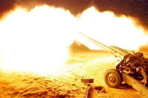 Giữa thời điểm nhạy cảm, quân đội Ukraine bất ngờ pháo kích dữ dội vào ly khai