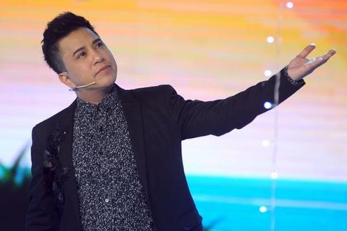 Ca sĩ Quang Toàn qua đời đột ngột tại sân bay