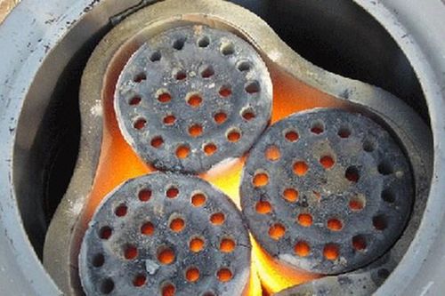 Đốt than tổ ong sưởi ấm, 2 bà cháu chết ngạt trong phòng ngủ