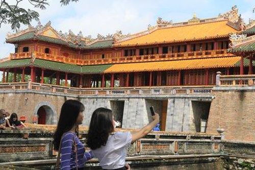 Di tích Huế đón gần 50.000 lượt khách dịp Tết