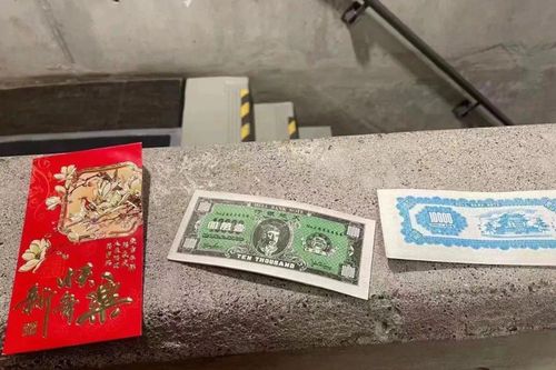 Đại học ở Canada phát lì xì chứa tiền âm phủ cho sinh viên