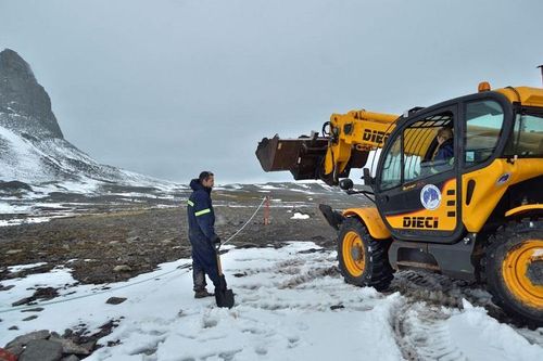 Vi sinh vật ăn nhiên liệu ở Nam Cực có thể giúp xử lý ô nhiễm rác thải nhựa