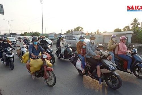 Người dân Tây Nam bộ quay lại miền Đông chuẩn bị làm việc sau Tết