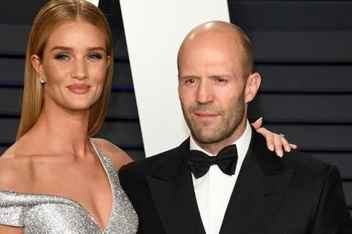 Bạn gái kém 20 tuổi sinh con gái cho 'Người vận chuyển' Jason Statham