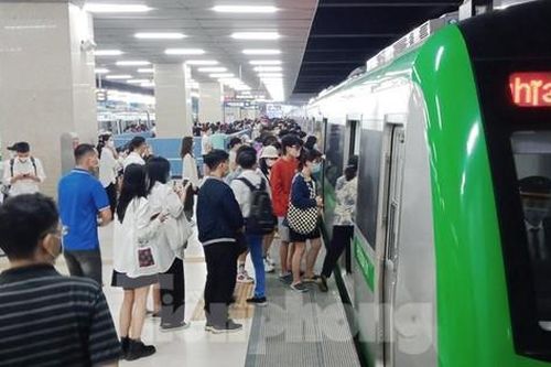 Khách đi tàu điện Cát Linh - Hà Đông lập kỷ lục dịp Tết Nhâm Dần