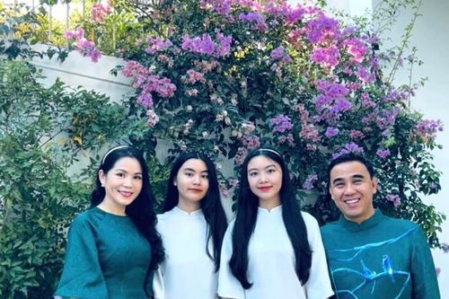 MC Quyền Linh cùng gia đình kỷ niệm Tết đoàn viên bên nhau