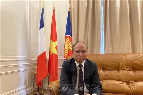 Đại sứ CHDCND Lào thăm, chúc Tết Đại sứ quán Việt Nam tại Pháp