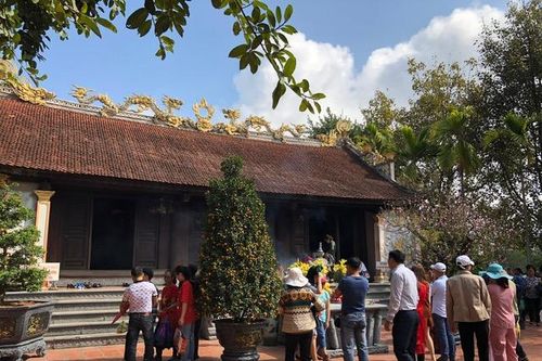 Người dân Hải Phòng đi lễ cầu bình an trong trạng thái 'bình thường mới'
